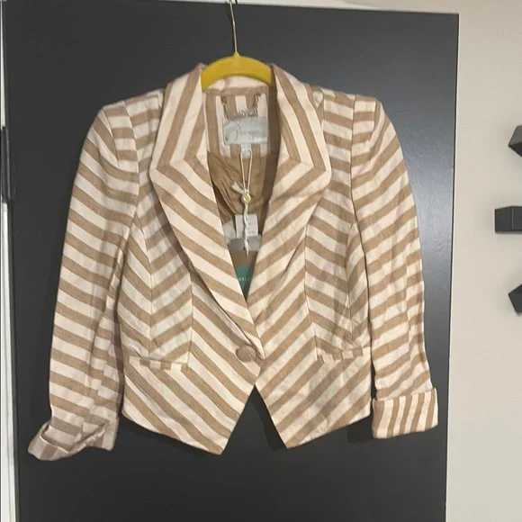 Cream and Tan Chevron Crop Blazer with Tailored Fit - Picture 1 of 7